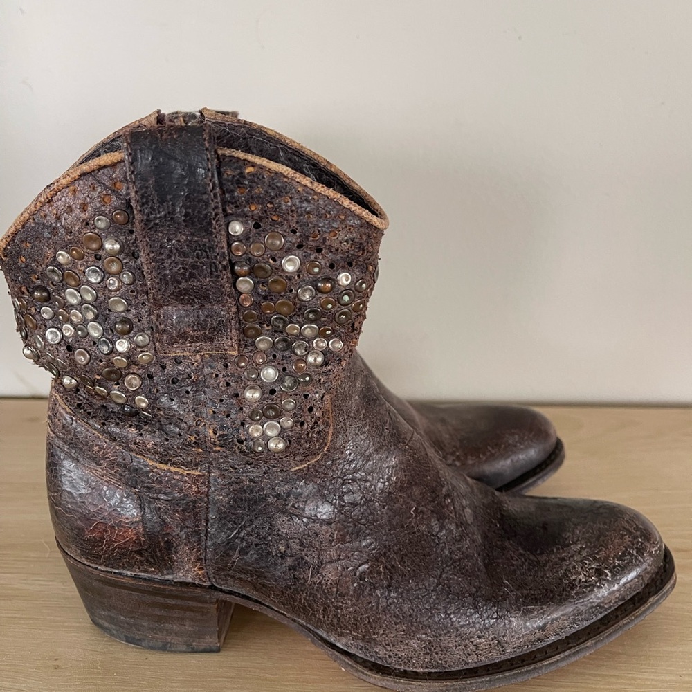 Frye Western Short Boot Distressed Studded Leather Ankle Bootie Women's Size 6 M
